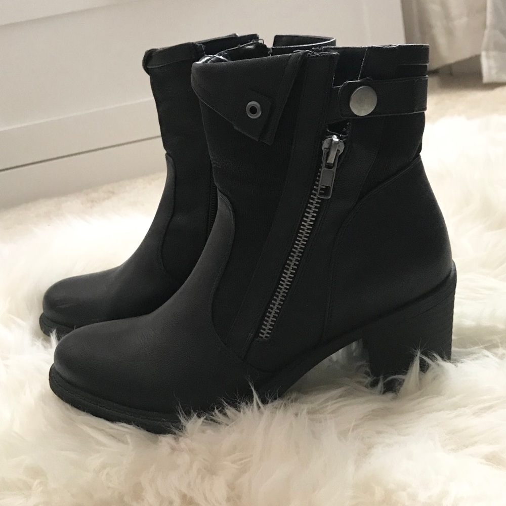 Black Zip-up Shoe Boots